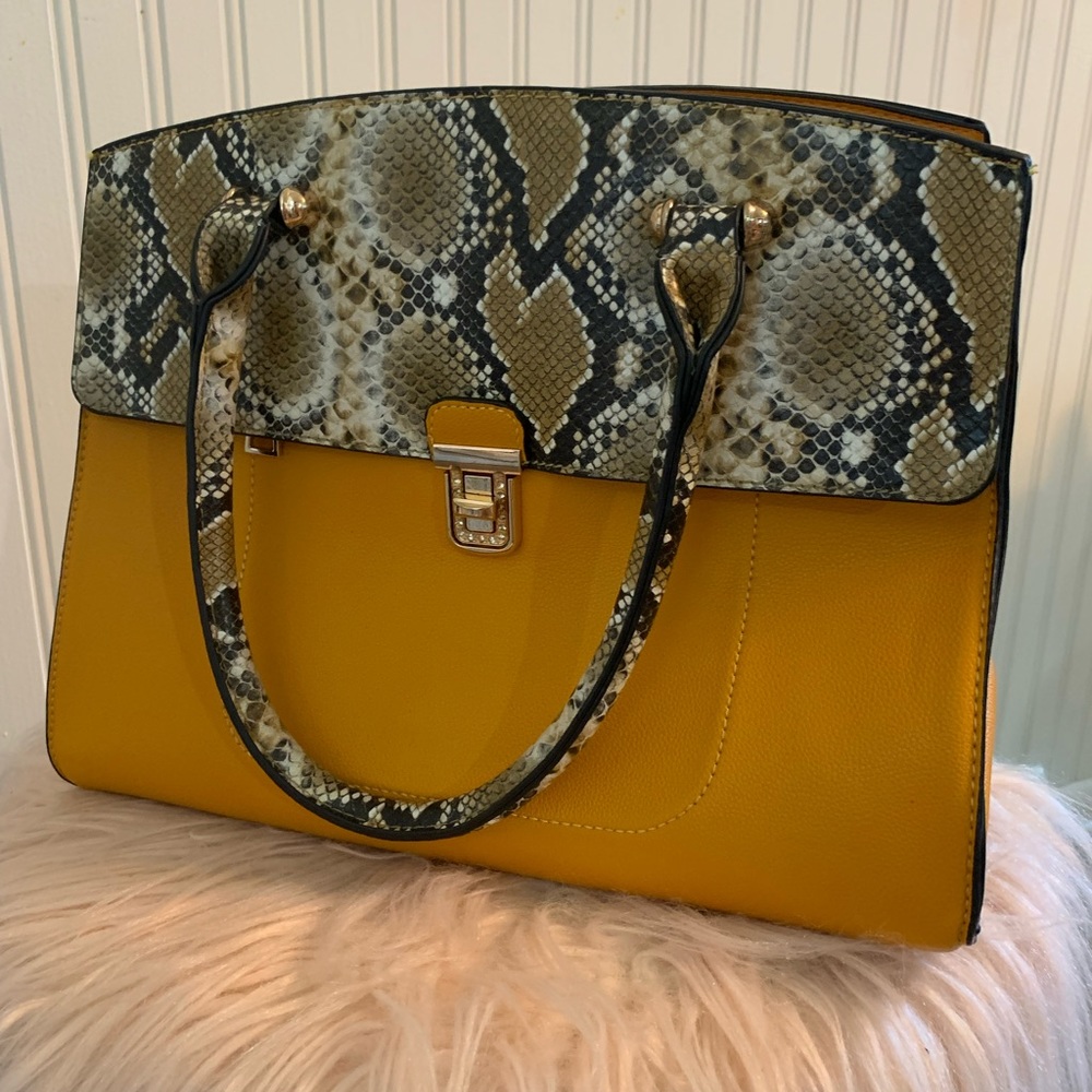 Great condition purse